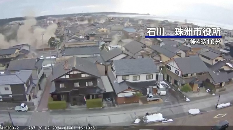 Otoritas Jepang mengumumkan potensi tsunami setelah gempa bumi berkekuatan tinggi mengguncang wilayah barat negara itu dengan magnitude 7,6 mengguncang wilayah Ishikawa dan perfektur di dekatnya. Otoritas Jepang mengumumkan potensi tsunami setelah gempa bumi berkekuatan tinggi mengguncang wilayah barat negara itu dengan magnitude 7,6 mengguncang wilayah Ishikawa dan perfektur di dekatnya. (Tangkapan Layar Video Reuters/NHK)
