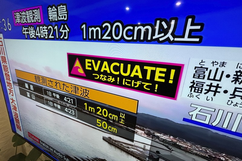 Otoritas Jepang mengumumkan potensi tsunami setelah gempa bumi berkekuatan tinggi mengguncang wilayah barat negara itu dengan magnitude 7,6 mengguncang wilayah Ishikawa dan perfektur di dekatnya. Otoritas Jepang mengumumkan potensi tsunami setelah gempa bumi berkekuatan tinggi mengguncang wilayah barat negara itu dengan magnitude 7,6 mengguncang wilayah Ishikawa dan perfektur di dekatnya. (Tangkapan Layar Video Reuters/NHK)