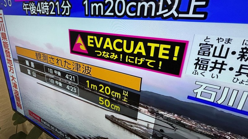 Otoritas Jepang mengumumkan potensi tsunami setelah gempa bumi berkekuatan tinggi mengguncang wilayah barat negara itu dengan magnitude 7,6 mengguncang wilayah Ishikawa dan perfektur di dekatnya. (Tangkapan Layar Video Reuters/NHK)