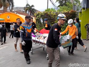 Ratusan Pasien RSUD Sumedang Kembali Dievakuasi ke Dalam Ruangan