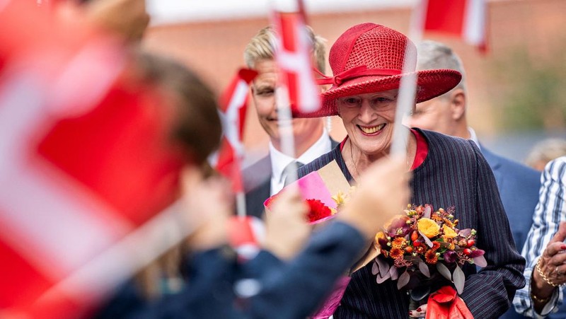 Ratu Margrethe II dari Denmark saat konferensi pers di Baret Restaurant, Humboldt Forum di Berlin, Jerman, Jumat, 12 November 2021. Ratu dan pewaris takhta berada di Jerman untuk kunjungan kenegaraan yang berlangsung beberapa hari. (Britta Pedersen/DPA via AP, Pool)