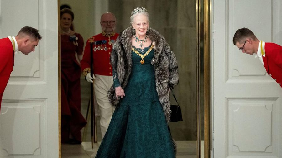 Ratu Margrethe II dari Denmark saat konferensi pers di Baret Restaurant, Humboldt Forum di Berlin, Jerman, Jumat, 12 November 2021. Ratu dan pewaris takhta berada di Jerman untuk kunjungan kenegaraan yang berlangsung beberapa hari. (Britta Pedersen/DPA via AP, Pool)