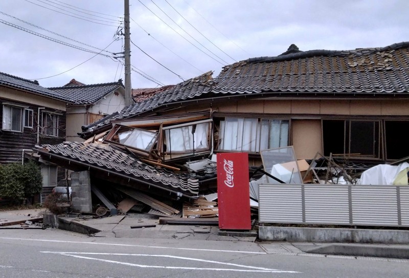 Otoritas Jepang mengumumkan potensi tsunami setelah gempa bumi berkekuatan tinggi mengguncang wilayah barat negara itu dengan magnitude 7,6 mengguncang wilayah Ishikawa dan perfektur di dekatnya. Otoritas Jepang mengumumkan potensi tsunami setelah gempa bumi berkekuatan tinggi mengguncang wilayah barat negara itu dengan magnitude 7,6 mengguncang wilayah Ishikawa dan perfektur di dekatnya. (Tangkapan Layar Video Reuters/NHK)