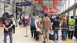 Volume Penumpang di Stasiun Pasar Senen Meningkat, Lonjakanny