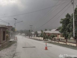 Erupsi Gunung Lewotobi: Penerbangan di NTT Terganggu-Ribuan Warga Mengungsi