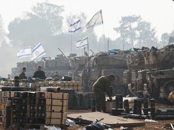 Israel Bunuh Pentolan Hamas, Bombardir Proksi Iran di Suriah