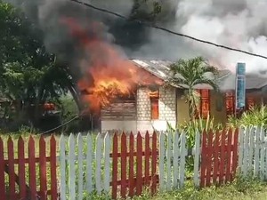 501 Orang Mengungsi Buntut 8 Rumah-Pos Polisi Dibakar Warga Mabuk di Jayapura