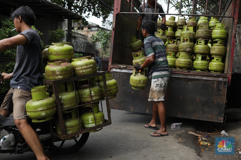 Liquefied Petroleum Gas (LPG) bersubsidi tabung 3 kilogram (kg) di pangkalan resmi LPG 3 kg Pertamina di Kawasan Jakarta, Selasa (2/1/2024). (²©²ÊÍøÕ¾/Tri Susilo) Liquefied Petroleum Gas (LPG) bersubsidi tabung 3 kilogram (kg) di pangkalan resmi LPG 3 kg Pertamina di Kawasan Jakarta, Selasa (2/1/2024). (²©²ÊÍøÕ¾/Tri Susilo)
