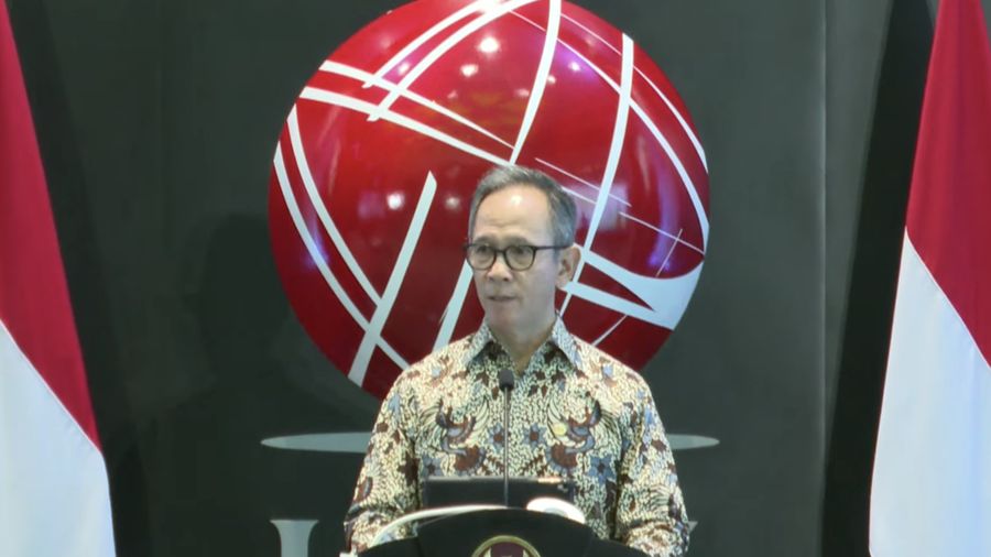 Ketua Dewan Komisioner OJK , Mahendra Siregar di Pembukaan Perdagangan BEI Tahun 2024 (Tangkapan Layar Youtube)
