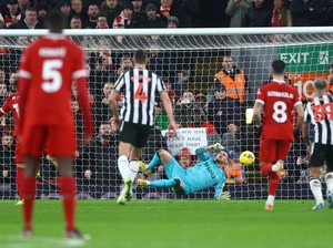Penalti Salah Gagal, Liverpool Vs Newcastle Tanpa Gol di Babak I