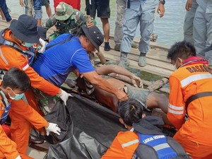 Nakhoda yang Jatuh saat Bersandar di Kapal Ditemukan Tewas