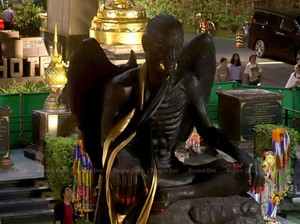 Patung Setan Raksasa yang Tuai Kontroversi di Bangkok Akhirnya Dipindahkan