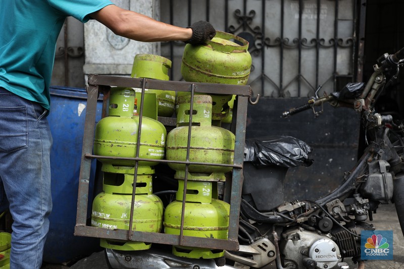 Liquefied Petroleum Gas (LPG) bersubsidi tabung 3 kilogram (kg) di pangkalan resmi LPG 3 kg Pertamina di Kawasan Jakarta, Selasa (2/1/2024). (²©²ÊÍøÕ¾/Tri Susilo) Liquefied Petroleum Gas (LPG) bersubsidi tabung 3 kilogram (kg) di pangkalan resmi LPG 3 kg Pertamina di Kawasan Jakarta, Selasa (2/1/2024). (²©²ÊÍøÕ¾/Tri Susilo)