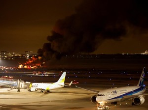 Pesawat Japan Airlines Terbakar, 5 Orang Dilaporkan Tewas