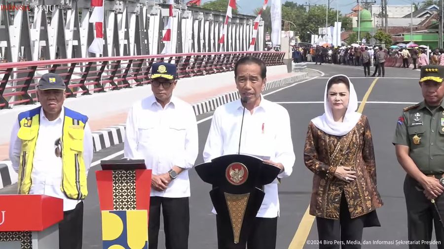 Presiden Jokowi Resmikan Jembatan Tajum Margasana, Tajum Karangbawang, Jurug B, 2 Januari 2024. (Tangkapan Layar Youtube Sekretariat Presiden)