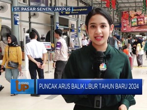Video: Puncak Arus Balik Tahun Baru di Stasiun Pasar Senen