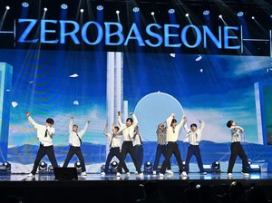 Video: ZEROBASEONE Nyanyi Lagu Teman Bahagia untuk ZEROSE Indonesia