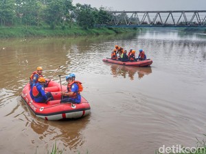 Misi Pencarian Bocah SD Bandung Hanyut Dilanjut, Tim SAR Sisir Citarum