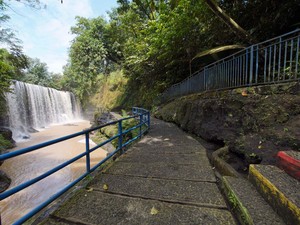 Indah dan Uniknya Air Terjun Temam di Lubuklinggau, Membentang Bagai Tirai