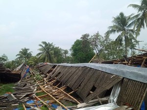 2 Rumah Rusak Diterpa Angin Puting Beliung di Lombok Tengah