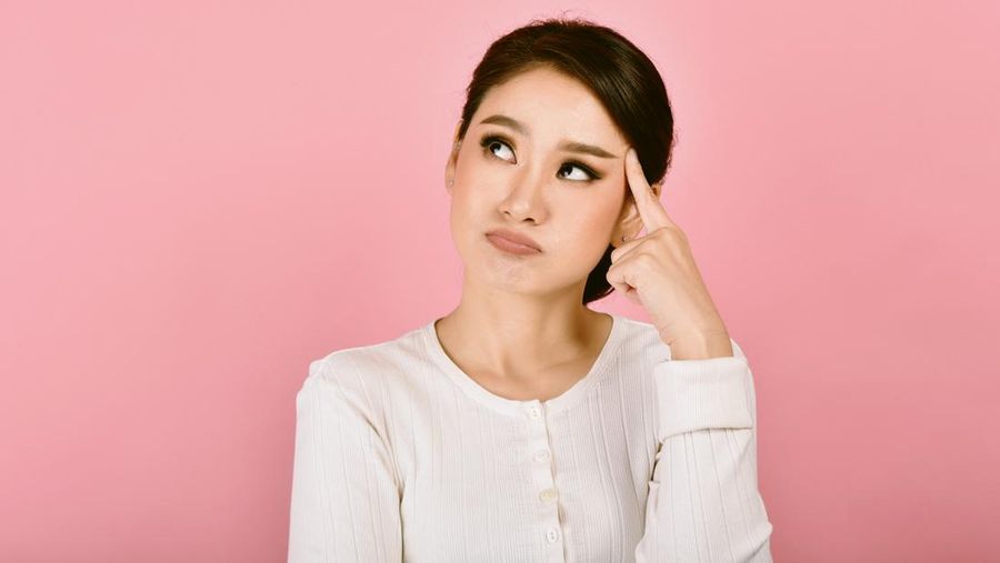 Ilustrasi Perempuan Berpikir