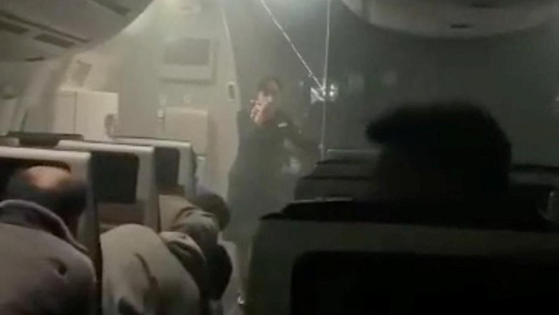 People sit amid smoke inside the Japan Airlines' A350 airplane in this screen grab obtained from social media video. Video Obtained by Reuters/via REUTERS  THIS IMAGE HAS BEEN SUPPLIED BY A THIRD PARTY.
