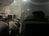 Momen Kepanikan Penumpang saat Japan Airlines Terbakar