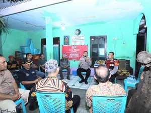 Awali Tahun 2024, Kapolsek Mampang Patroli dan Dialog dengan Warga