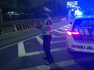 Biar Nggak Silau, Lampu Rotator Mobil Polisi Dipasang Kaca Film