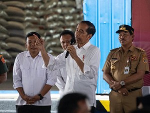 Jokowi Beri Sinyal Bantuan Pangan Diperpanjang hingga Juni
