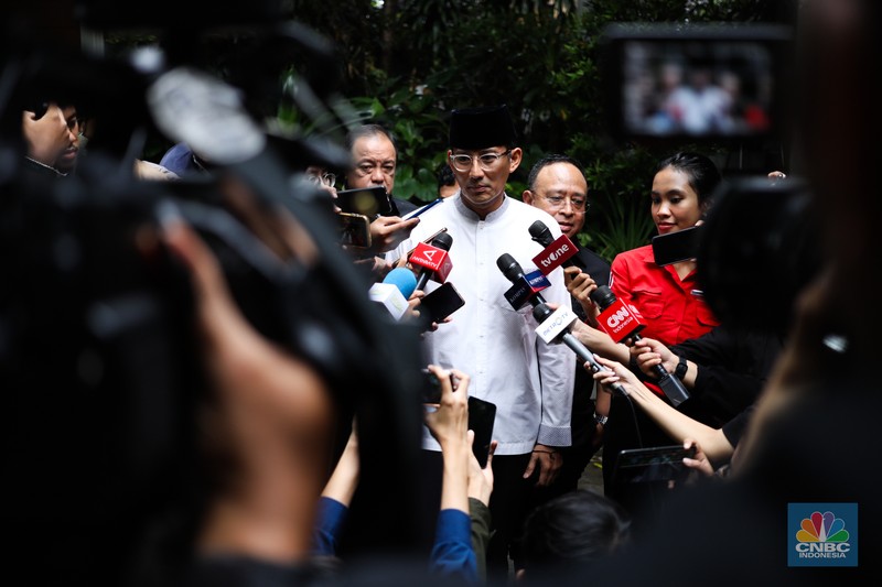 Sejumlah Tokoh Hadir di Rumah Duka Rizal Ramli Sejumlah Tokoh Hadir di Rumah Duka Rizal Ramli. (CNBC Indonesia)