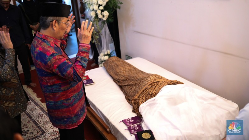 Sejumlah Tokoh Hadir di Rumah Duka Rizal Ramli Sejumlah Tokoh Hadir di Rumah Duka Rizal Ramli. (CNBC Indonesia)