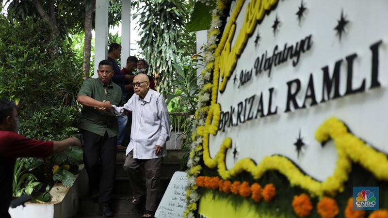 Sejumlah Tokoh Hadir di Rumah Duka Rizal Ramli. (CNBC Indonesia)