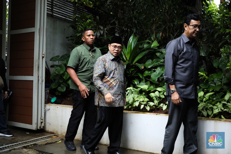 Sejumlah Tokoh Hadir di Rumah Duka Rizal Ramli Sejumlah Tokoh Hadir di Rumah Duka Rizal Ramli. (CNBC Indonesia)