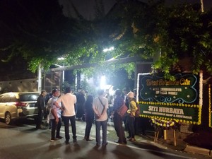 Sejumlah Kerabat Mulai Datangi Rumah Duka Rizal Ramli di Jaksel