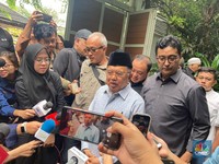 JK, Hatta Rajasa & Zulhas Melayat ke Rumah Duka Rizal Ramli