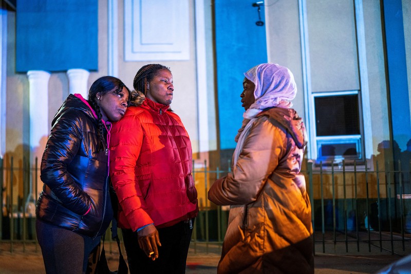 Petugas Polisi Newark berjaga di luar Masjid Muhammad-Newark menyusul penembakan Imam Hassan Sharif di Newark, New Jersey, AS, 3 Januari 2024. Petugas Polisi Newark berjaga di luar Masjid Muhammad-Newark menyusul penembakan Imam Hassan Sharif di Newark, New Jersey, AS, 3 Januari 2024. (REUTERS/Eduardo Munoz)