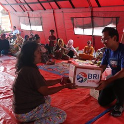 BRI Salurkan Bantuan ke Korban Gempa Sumedang