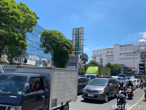 Pedemo Bikin Macet Jalan Basuki Rahmat hingga Embong Malang Surabaya