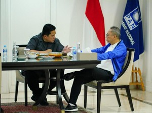 Malam-malam Erick Thohir Sambangi Zulhas, Ada Apa?