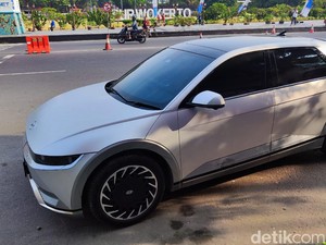 Mobil Listrik Tak Disarankan Parkir Paralel Terlalu Lama, Ini Penjelasannya