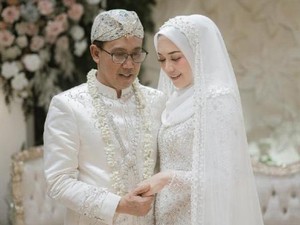 Iskandar Ingin Punya Anak Segini dari Anne Ratna Mustika