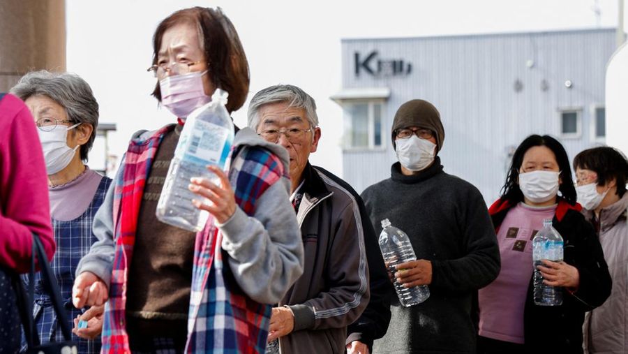 Residents stand in a line to get food from a volunteer group, in the aftermath of an earthquake, in Wajima, Ishikawa Prefecture, Japan, January 4, 2024. REUTERS/Kim Kyung-Hoon