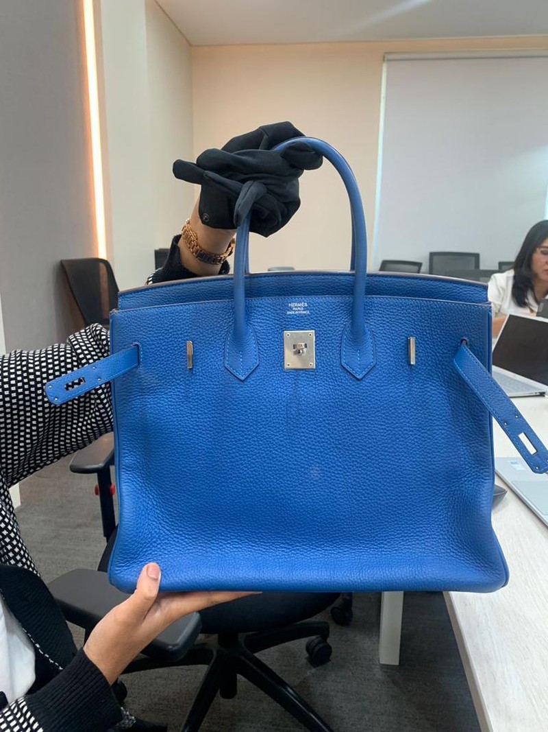 Lelang Tas Hermes istri terpidana kasus Jiwasraya Benny Tjokrosaputro atau Bentjok. (Dok. Kejaksaan Agung)