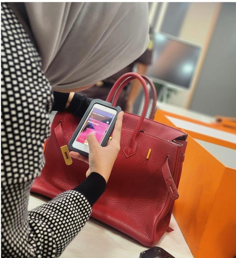 Lelang Tas Hermes istri terpidana kasus Jiwasraya Benny Tjokrosaputro atau Bentjok. (Dok. Kejaksaan Agung)