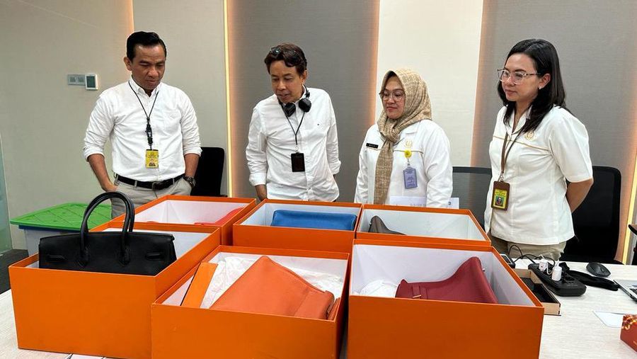 Lelang Tas Hermes istri terpidana kasus Jiwasraya Benny Tjokrosaputro atau Bentjok. (Dok. Kejaksaan Agung)