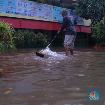 Penampakan Sekolah di Kemang Terendam Banjir Usai Hujan Deras