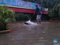 Penampakan Sekolah di Kemang Terendam Banjir Usai Hujan Deras