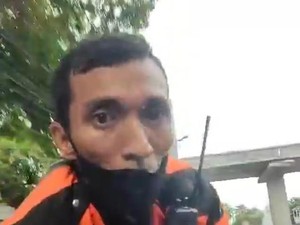 Petugas Dishub DKI Viral Nemplok di Kap Mobil Terbawa sampai Menteng