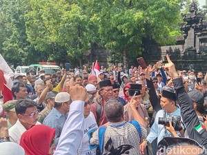 Massa Geruduk Kantor DPD RI Bali, Desak Bertemu Wedakarna Terkait Ucapan SARA